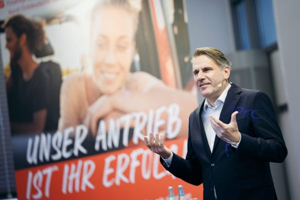 OSV Fachtagung Digitaler Vertrieb 2025 - Digitale Agenda 4.0: Digitalisierung aktiv gestalten mit Thomas Händel und Lukas Hoof in Potsdam, 10.03.2025.